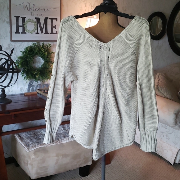 Nice Sweater - Picture 4 of 4